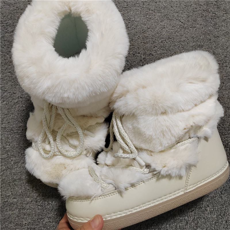 Cozy Up in Style: The Timeless Appeal of Furry Boots插图2