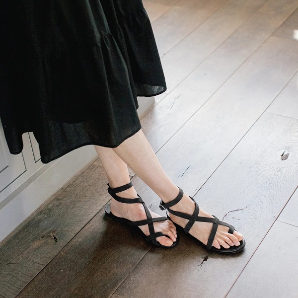 flat strappy sandals